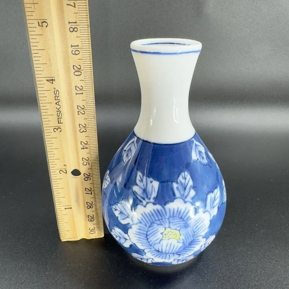 Japanese Porcelain Sake Bottle Vase Mino Ware Tokkuri Blue White Vintage Ceramic